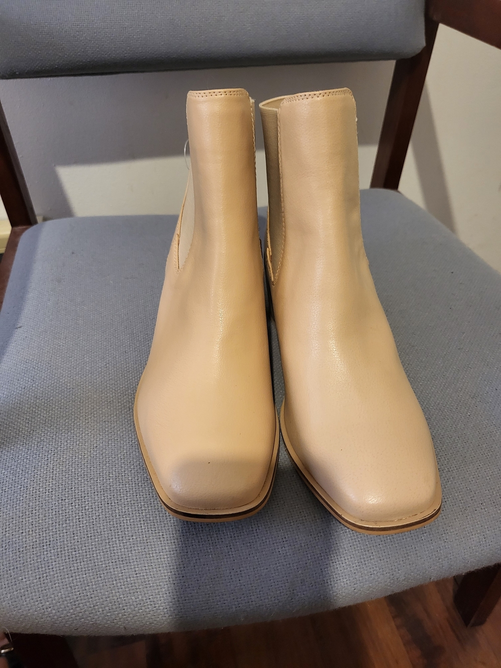 NWT Amazon Essentials Tan Square-Toe Chelsea Ankle Boots